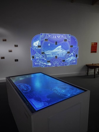 Vue de l'exposition « Le tour du monde en 80 cartes » à Baud - 2026