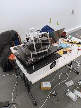 Fixation du projecteur au moteur