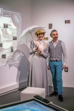 Vernissage : Rozenn (Caroline Bonis) avec moi