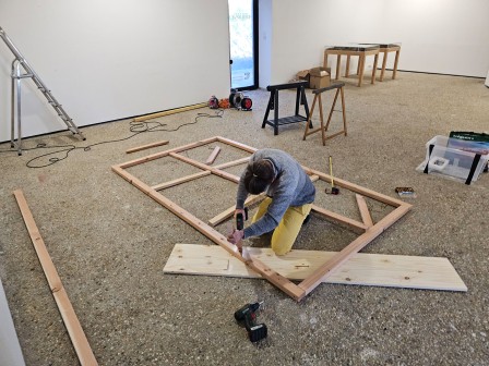 Travail de peinture dans l'atelier