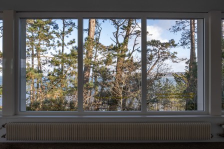 « Dialogue » présenté sur les vitres de la galerie