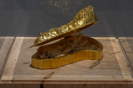 « Reliquaire », gros plan sur la sculpture : impression 3D et feuille d'or