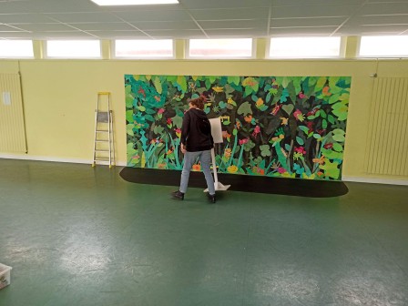 Pose de la fresque à l'école